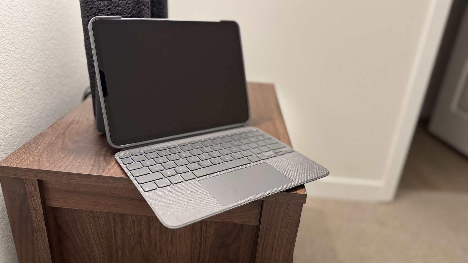 Logitech Combo Touch iPad Pro 11-inch (1st, 2nd, 3rd, 4th gen - 2018, 2020, 2021, 2022)