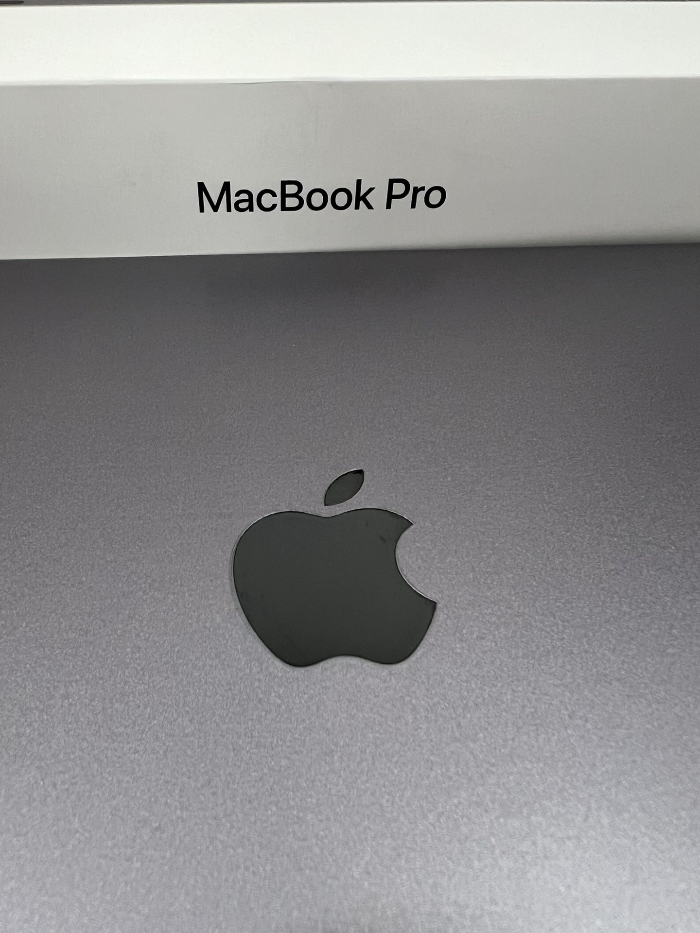 MacBooks 13,3
