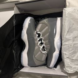 Air Jordan 11 “retro cool grey”  size 7.5