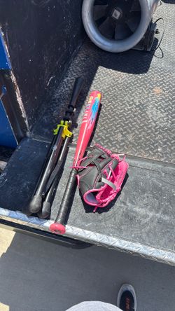 Bat glove T-ball stand
