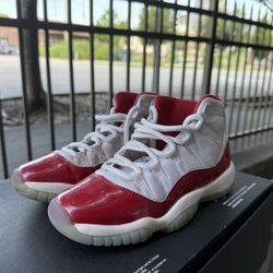 Retro 11 Grade School Size 5