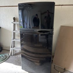 Kitchen Appliances, Refrigerator, Dishwasher, Stove