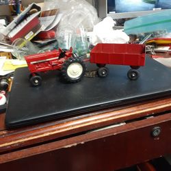 International Tractor And Ertl  Grain Wagon,nice Condition 