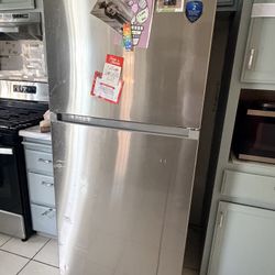 Refrigerator 