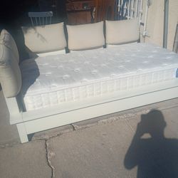 Twin Bed - Cama Individual 