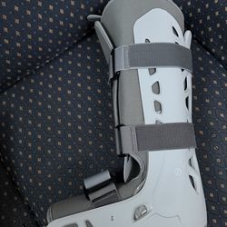 boot like new - air cast walker brace