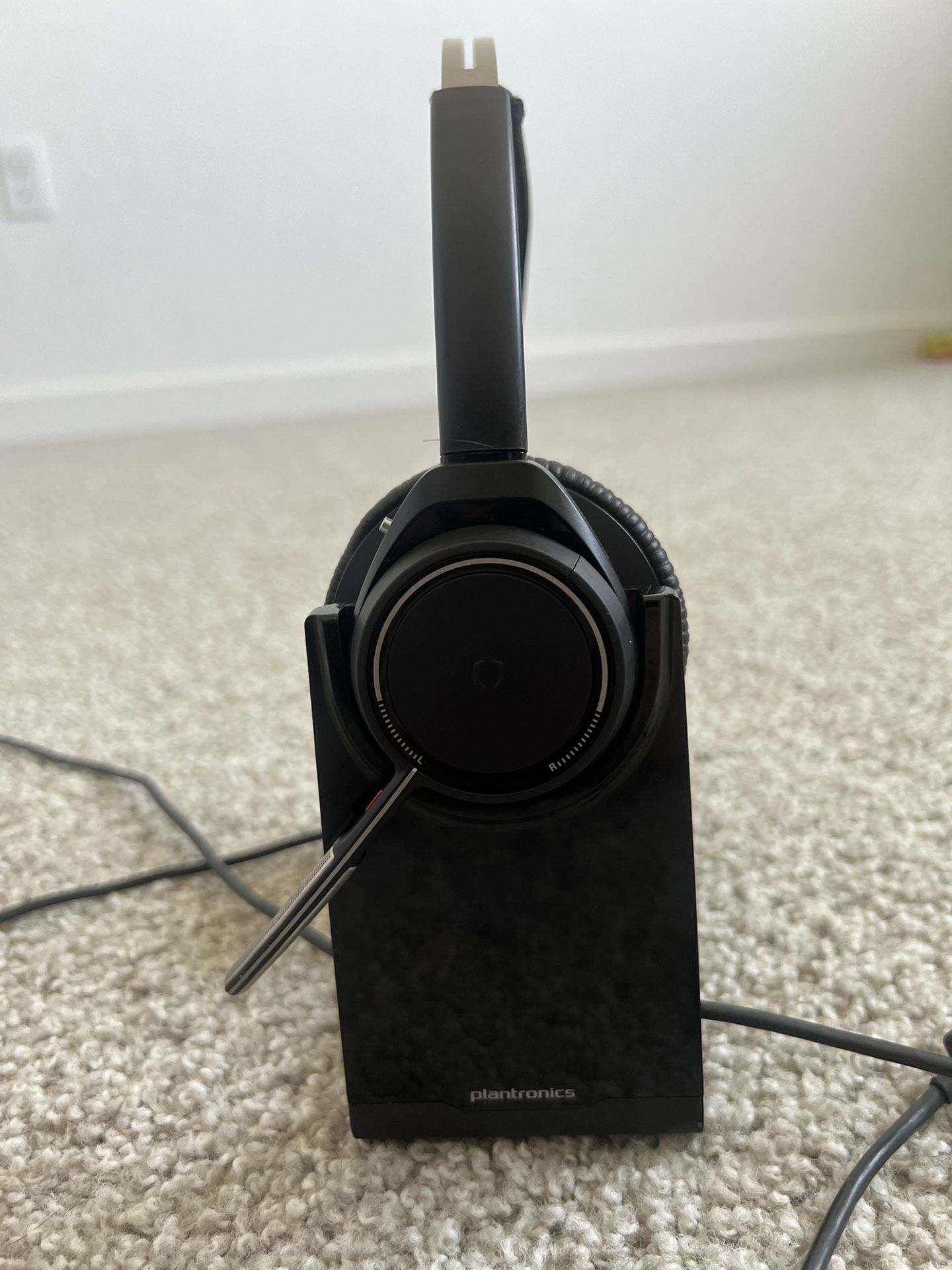 Plantronics Voyager Focus UC Bluetooth B825 Headset with Active Noise Cancelling