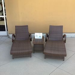 Kantana Chaise Lounge & End Table 