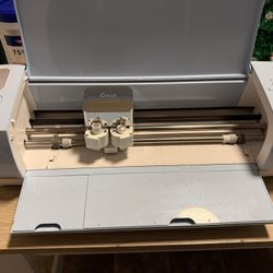 Cricut Explorer 2 Azul Y Un Tapete 