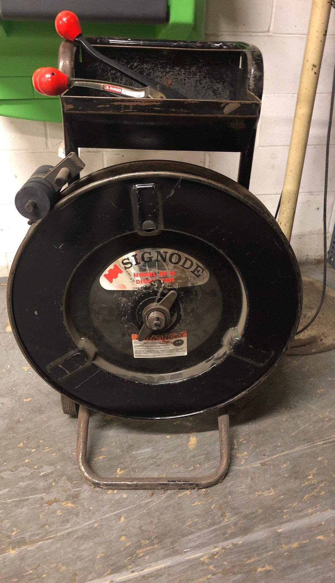 Metal strapping Dispenser and tools. (Fridley)