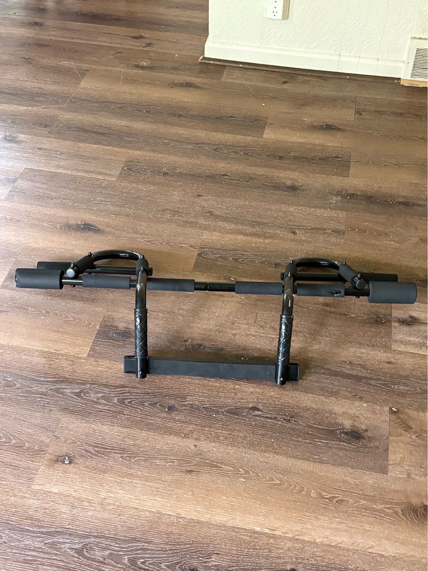 Doorframe pull up rack