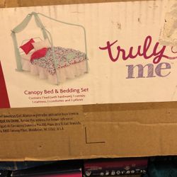 American girl truly me canopy bed/can be use for your favorite dog