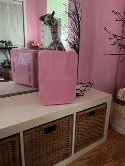 Crownful Pink Tabletop Mini Fridge for Cosmetics or Snacks
