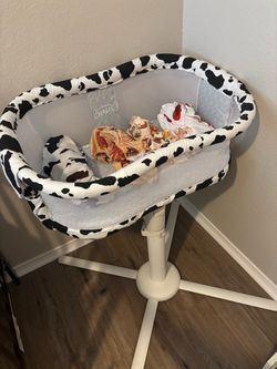 Cow print halo bassinet