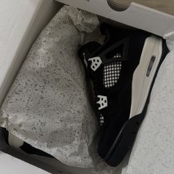 Air Jordan Retro 4 “White Thunder”