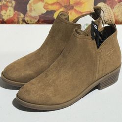 Time and Tru Women's Brown Ankle Bootie Pull On Size 6 Boot NEW