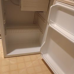 Mini Fridge 
