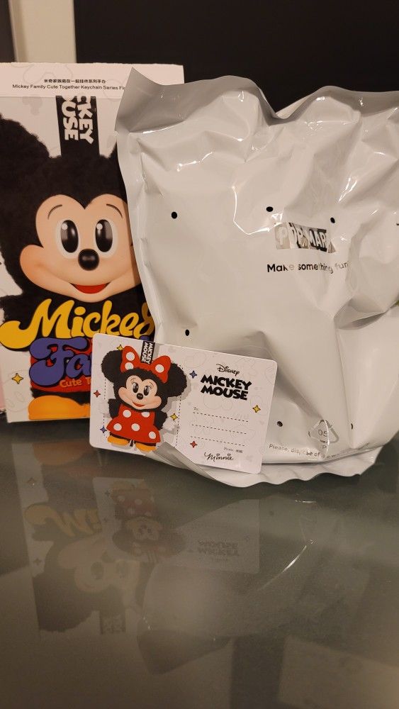 Mickey Family Cute Together Keychain *Minnie