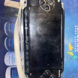 PlayStation Portable Cracked Screen No Battery