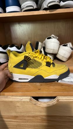 Air Jordan 4 lightning