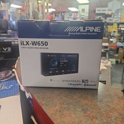 Alpine iLX-W650, a 7-inch digital multimedia receiver