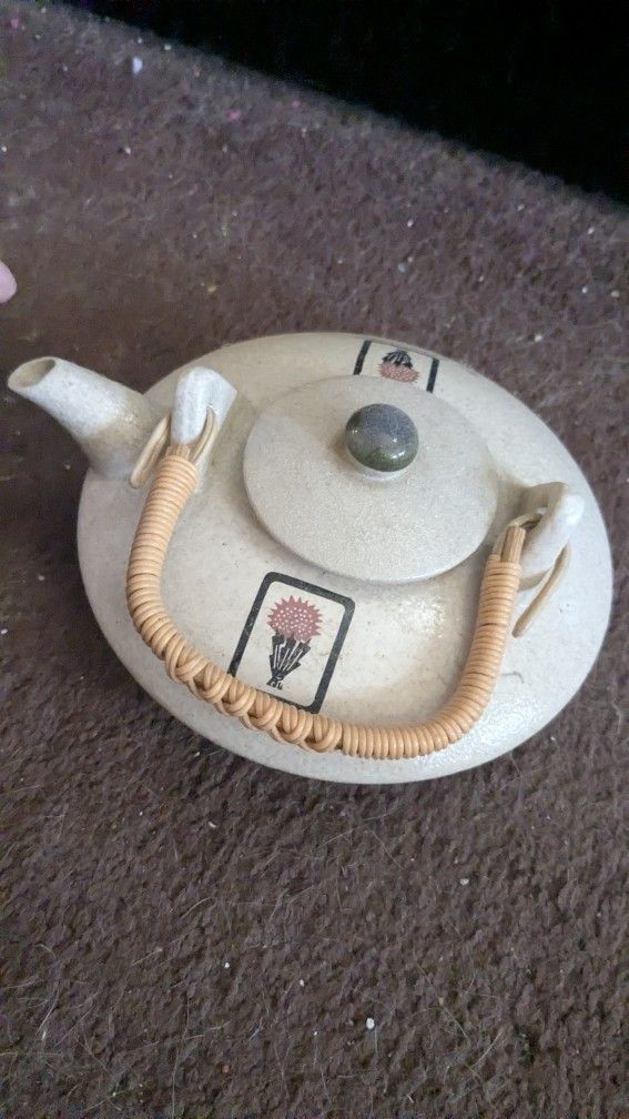 Vintage Benihana Of Tokyo Sake Teapot 3 Footed Stoneware Pottery Pancake Kettle w/ cup inside