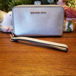Michael Kors Wristlet 