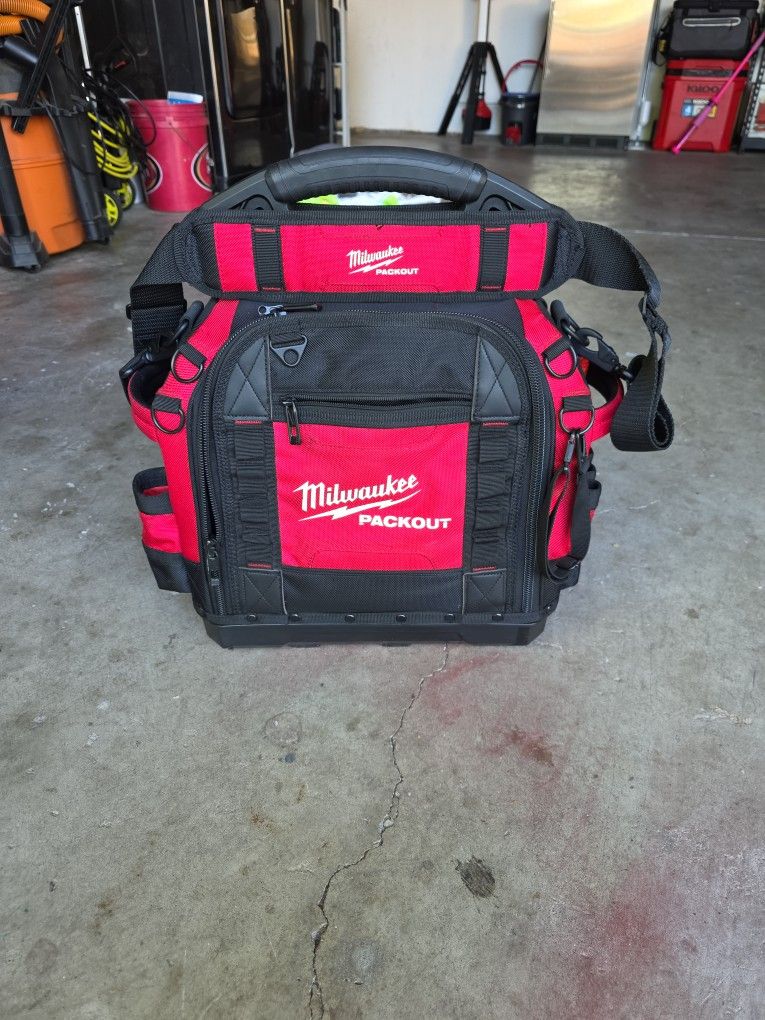 Milwaukee Structured Tool Bag 170$$ LIKE NEW 50%off