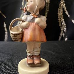 Hummel Figurine ‘LITTLE SHOPPER’, Girl with Basket, TMK2, HUM 96, 5” VG+