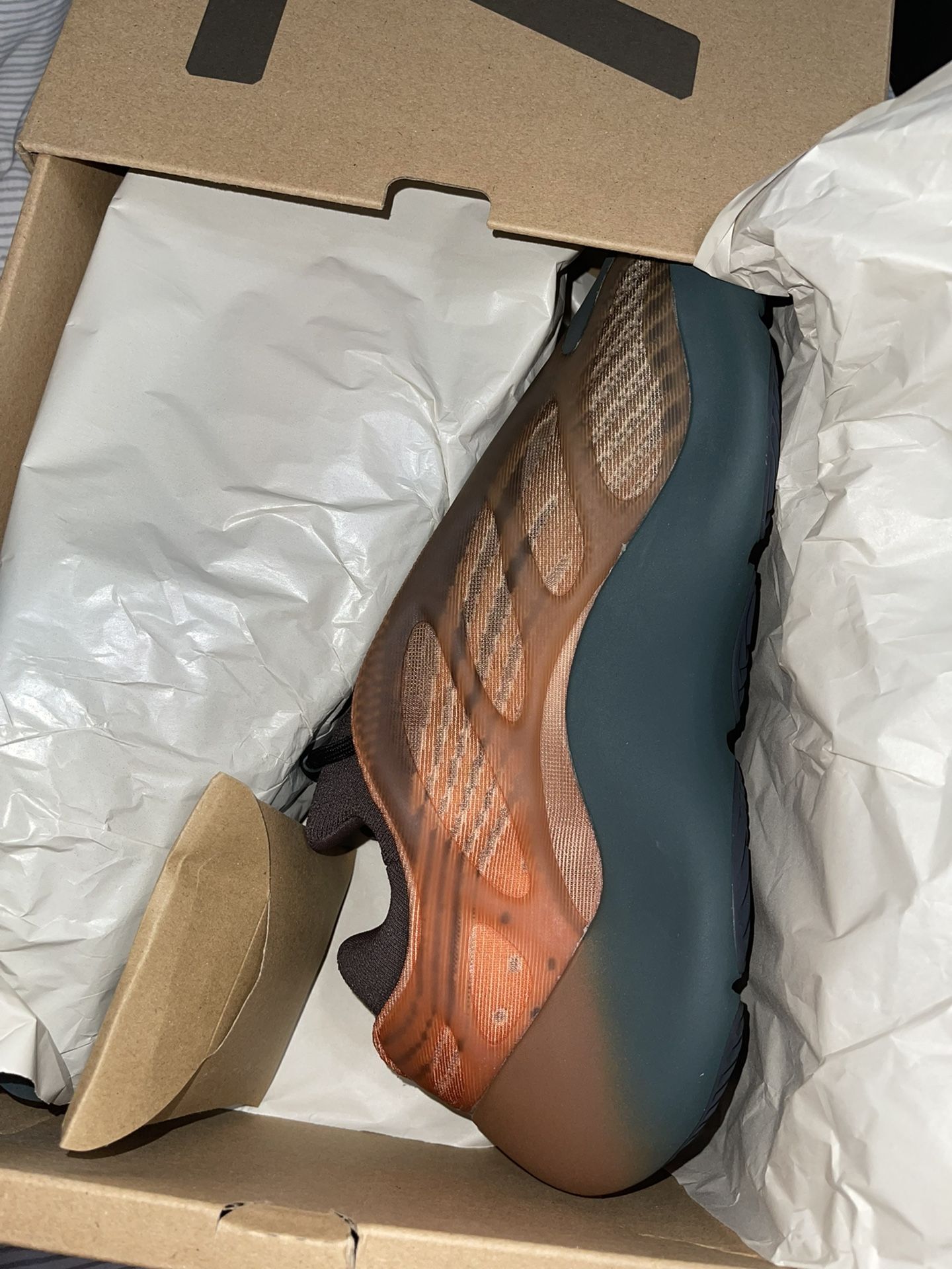 adidas Yeezy 700 V3 Copper Fade Size