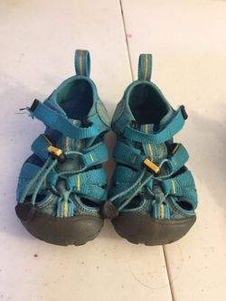 Teal keen shoes size 9