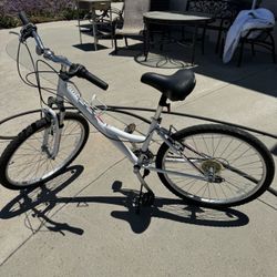 21 Speed Ladies Bike. White, Almost New 26” Wheels