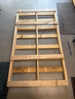 Free Pallet-come Pick Up
