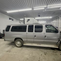 2012 Ford E350 For Parts 