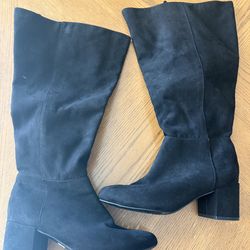 Woman’s boots 7w