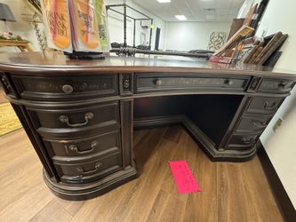 Kidney Shaped Old World Desk