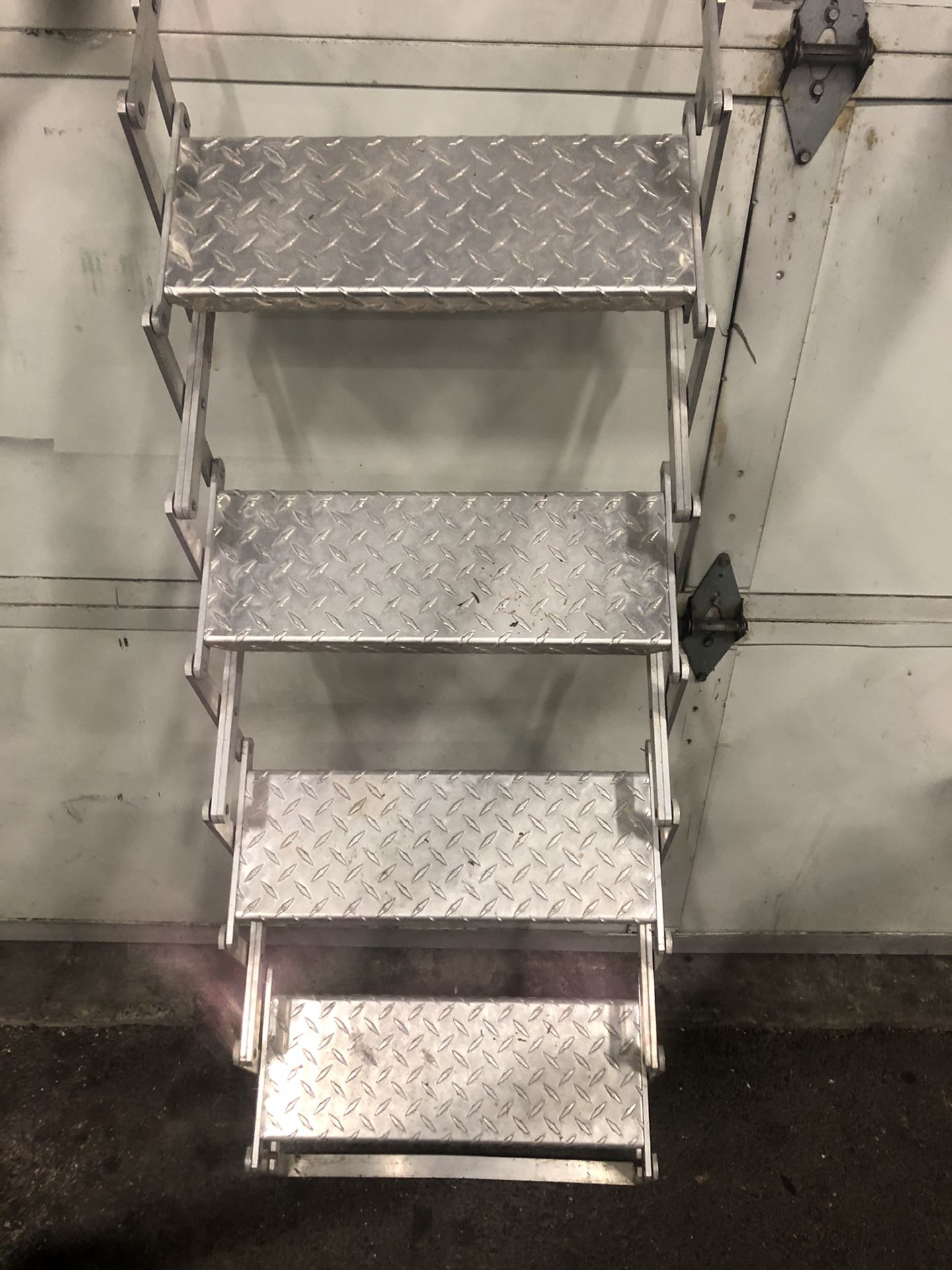 Aluminum folding stairs for camper