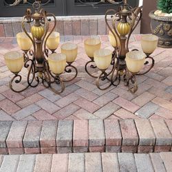 Dos Chandeliers 