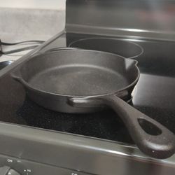 Pioneer Woman Cast Iron 9 Inch Skillet 