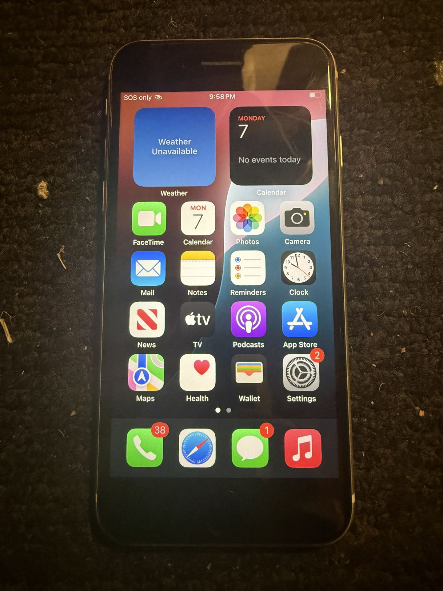 iPhone SE 64GB UNLOCKED