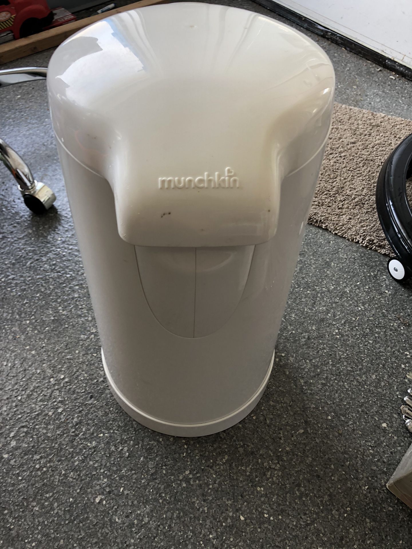 Munchkin Diaper Pail