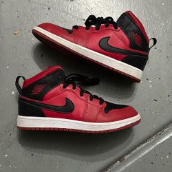 Jordan 1 Mid Grade School