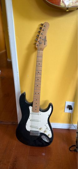 Behringer Stratocaster Style Electric Guitar