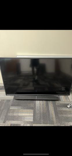 75” Inch NEC TV /w Mount & Sound Bar 
