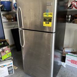 18.3 Cu Ft. Frigidaire Refrigerator 