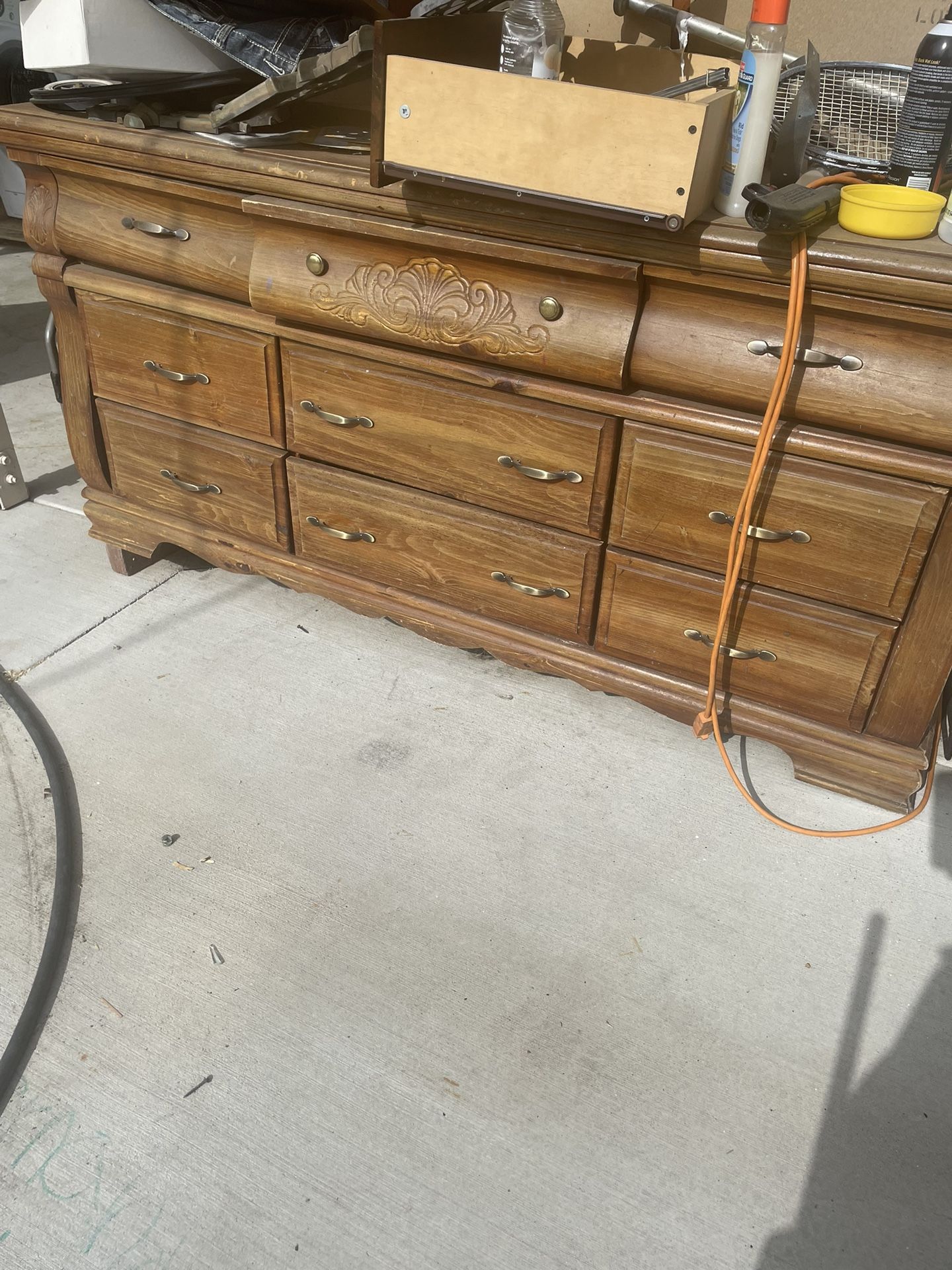 Free Free Dresser