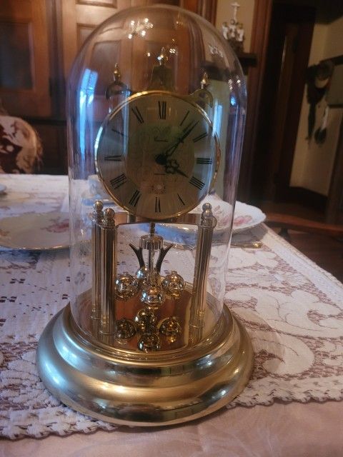 ANTIQUE ANNIVERSARY CLOCK