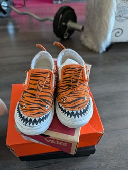 Toddler vans, shark US size 9