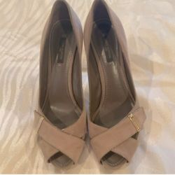 Luis Vuitton Shoes Nude .  7.5