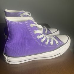 Women's Size 6 Lott of Two pairs of shoes. Converse All Stars and Puma's 